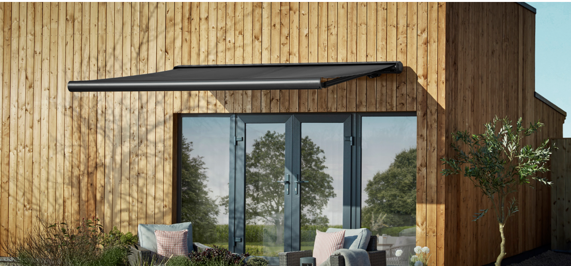 FULL CASSETTE MANUAL AWNING - 4M - CHARCOAL