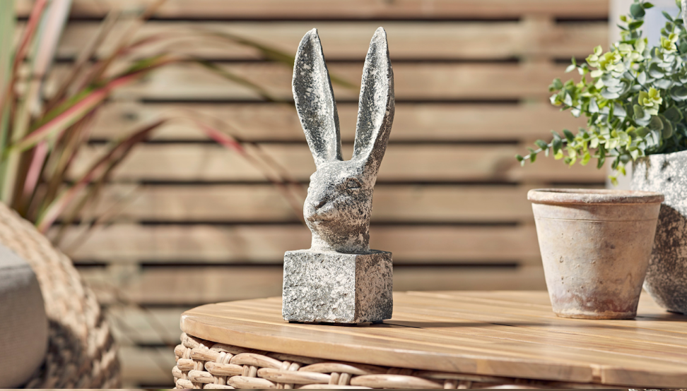 SMALL STONE HARE ORNAMENT
